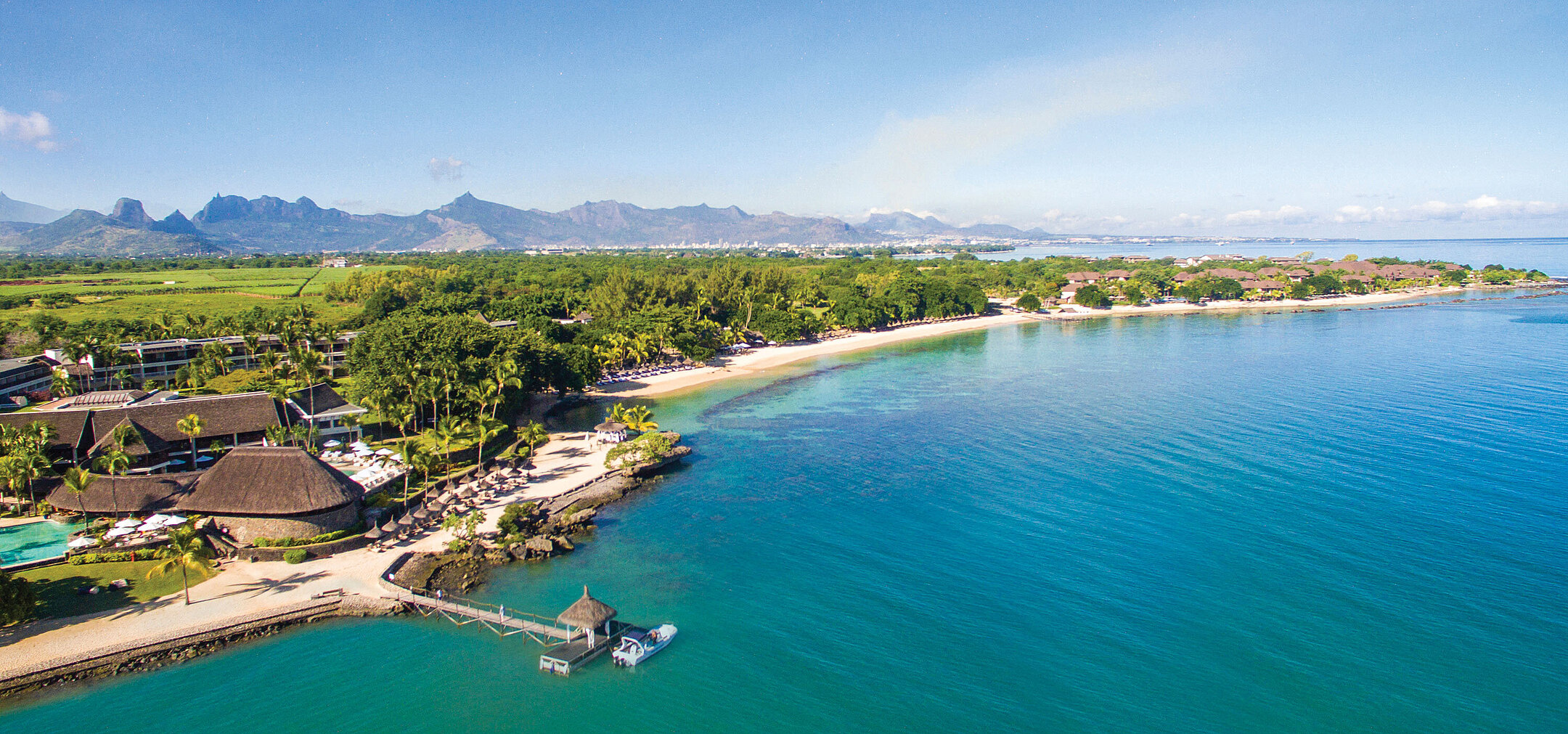 Das Maritim Resort & Spa Mauritius bietet eine atemberaubende Aussicht auf den Strand und das klare, tropische Wasser